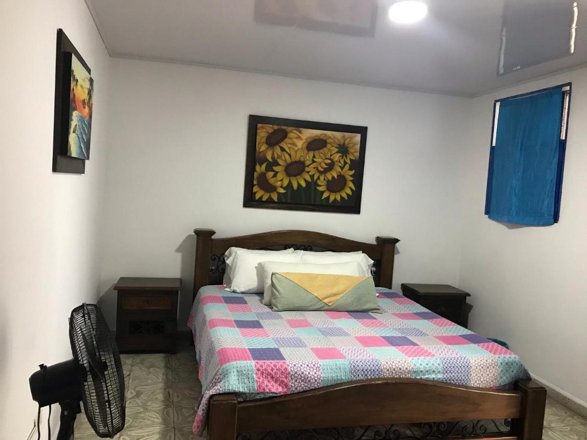 Hostal Maderos Санта Роса де Кабал Екстериор снимка