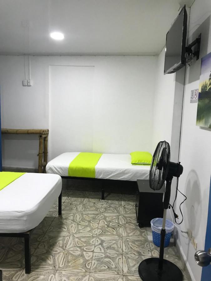 Hostal Maderos Санта Роса де Кабал Екстериор снимка